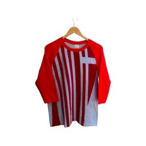 Gildan Men’s Baseball T, size M.